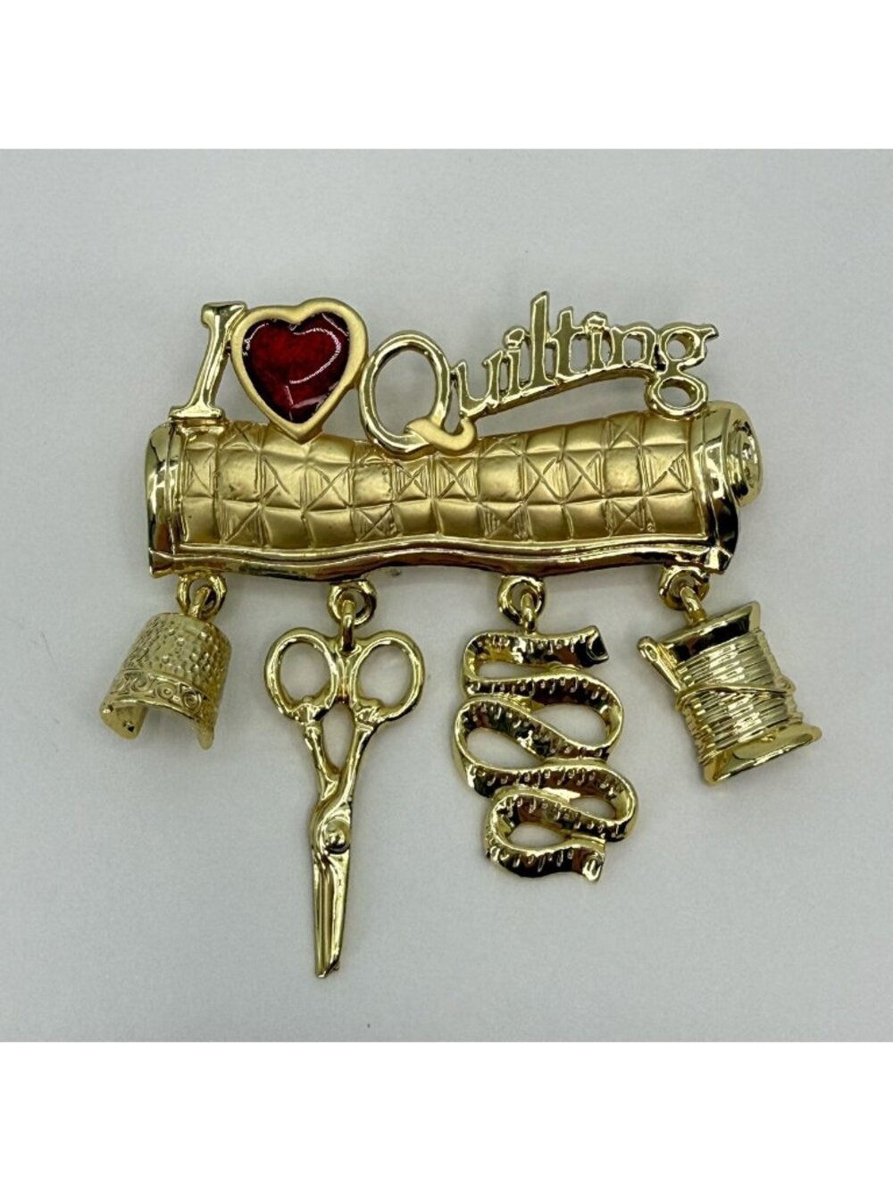AJC Gold Tone “I Love Quilting” Pin Brooch With 4 Dangling Quilting Charms